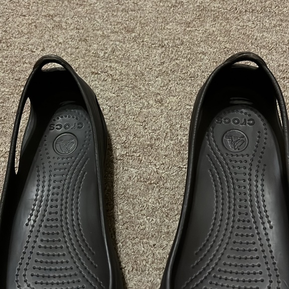 Crocs. 💕 - Picture 2 of 6